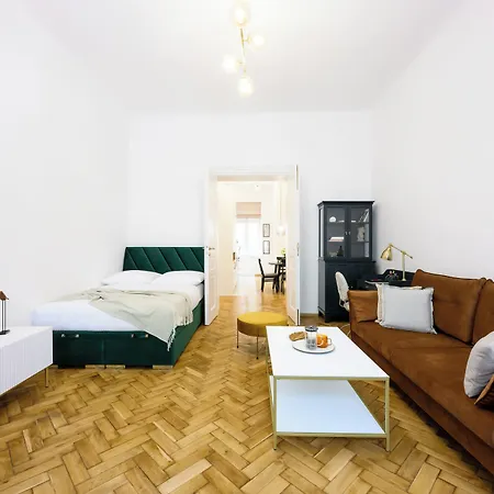 Appartement Native Dietla 71 *