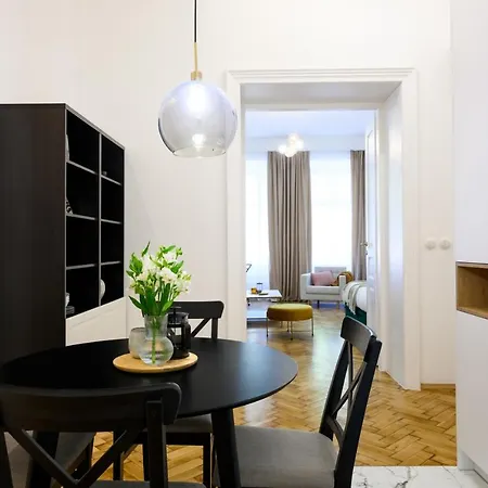 Апартаменты Native Dietla 71