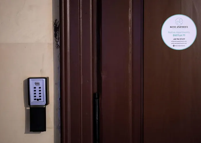 Native Dietla 71 アパート